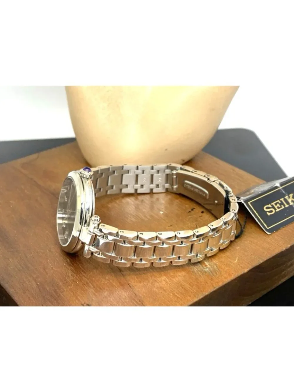 Seiko Women's Watch SRZ535 Quartz Diamond Green Mother of Pearl Dial Steel 30mm